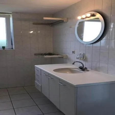 بيت للعطل For 6 People, Near The *